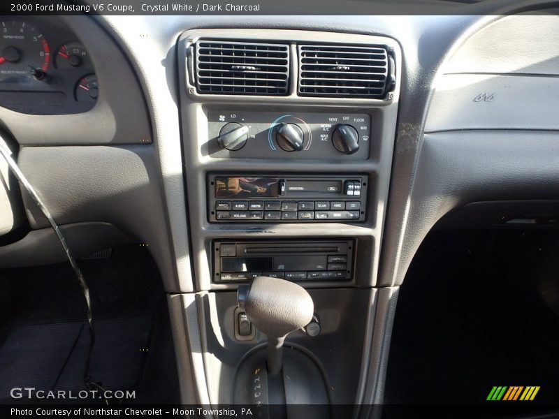 Crystal White / Dark Charcoal 2000 Ford Mustang V6 Coupe