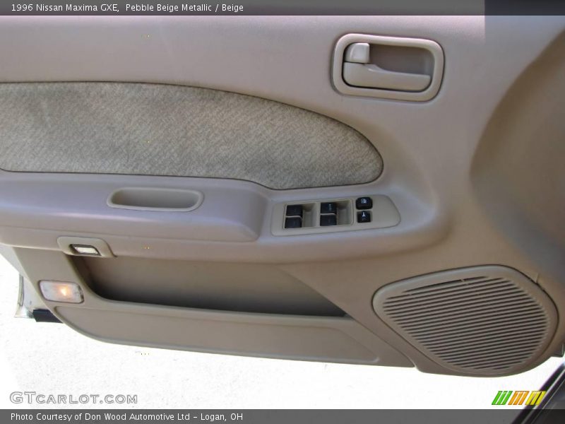 Pebble Beige Metallic / Beige 1996 Nissan Maxima GXE