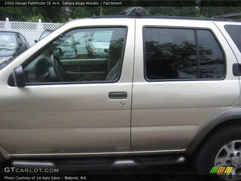 Sahara Beige Metallic / Parchment 2000 Nissan Pathfinder SE 4x4