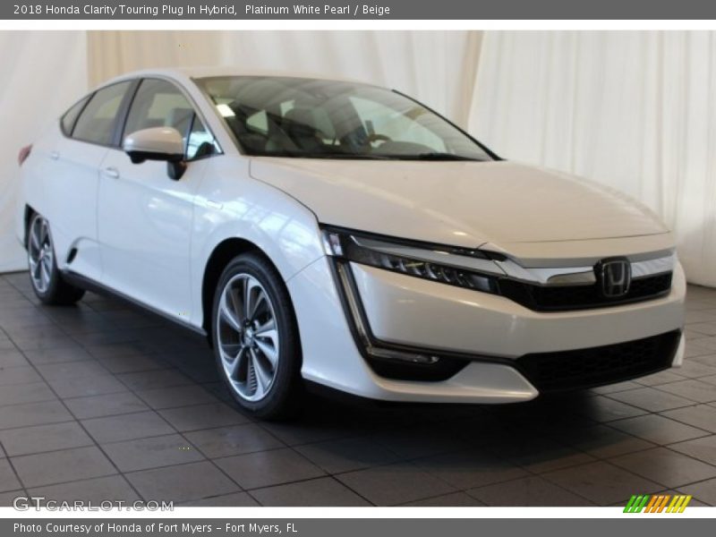 Front 3/4 View of 2018 Clarity Touring Plug In Hybrid