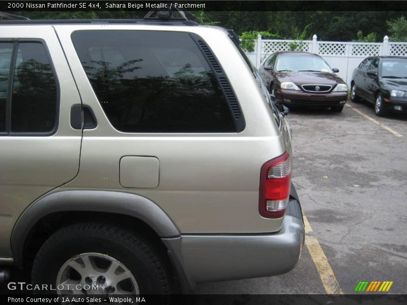 Sahara Beige Metallic / Parchment 2000 Nissan Pathfinder SE 4x4