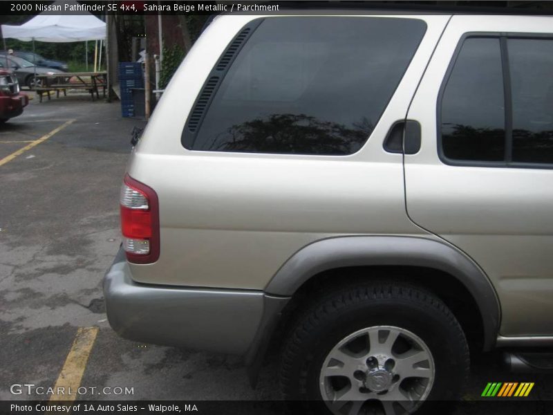 Sahara Beige Metallic / Parchment 2000 Nissan Pathfinder SE 4x4