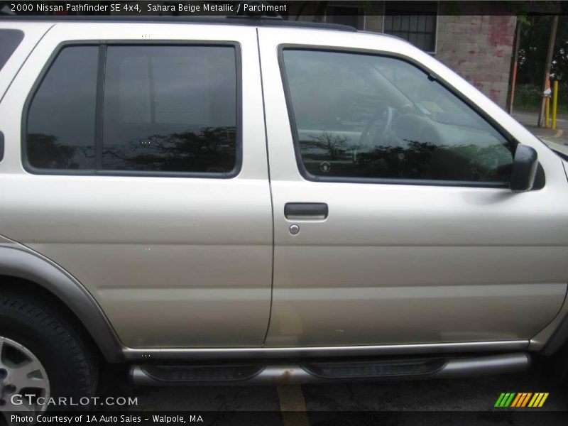Sahara Beige Metallic / Parchment 2000 Nissan Pathfinder SE 4x4