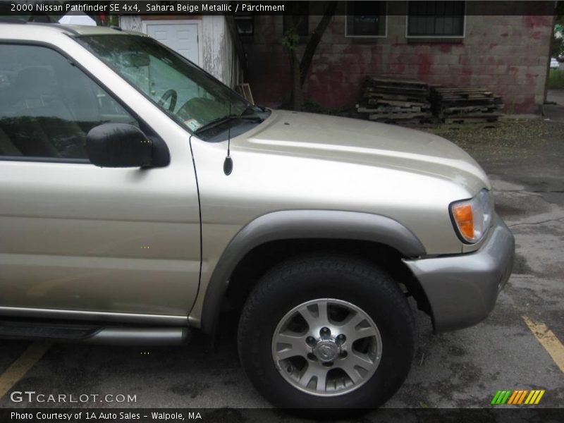 Sahara Beige Metallic / Parchment 2000 Nissan Pathfinder SE 4x4