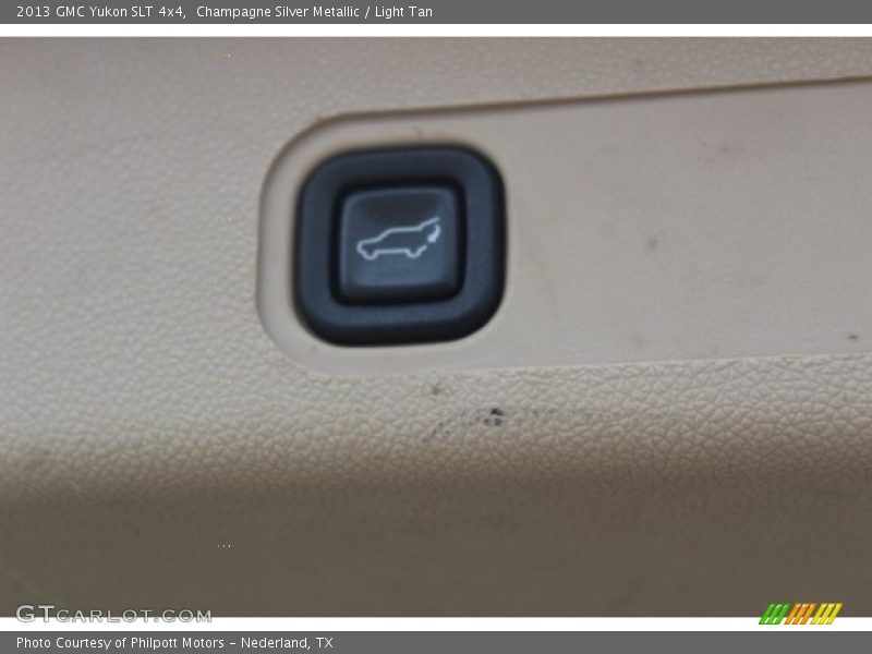 Champagne Silver Metallic / Light Tan 2013 GMC Yukon SLT 4x4