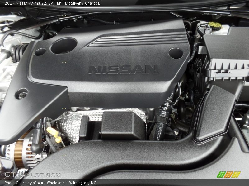 Brilliant Silver / Charcoal 2017 Nissan Altima 2.5 SV