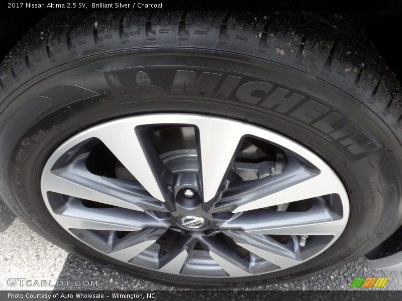 Brilliant Silver / Charcoal 2017 Nissan Altima 2.5 SV
