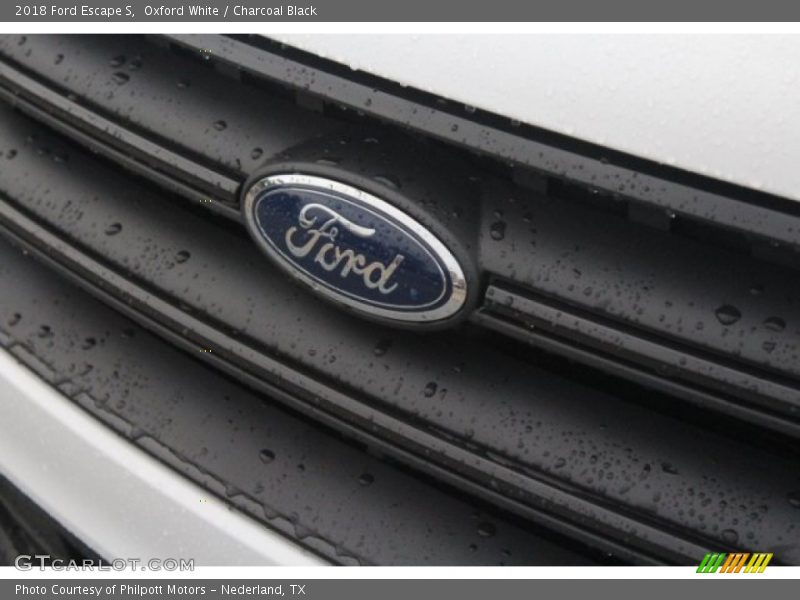 Oxford White / Charcoal Black 2018 Ford Escape S