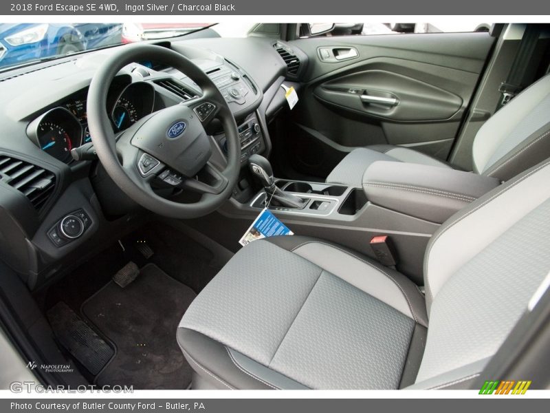 Ingot Silver / Charcoal Black 2018 Ford Escape SE 4WD
