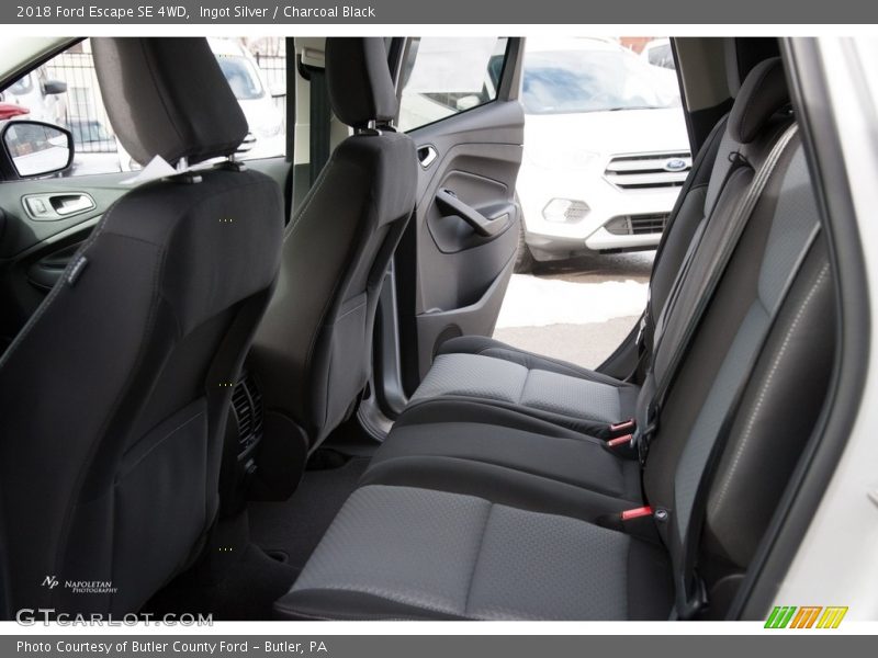 Ingot Silver / Charcoal Black 2018 Ford Escape SE 4WD