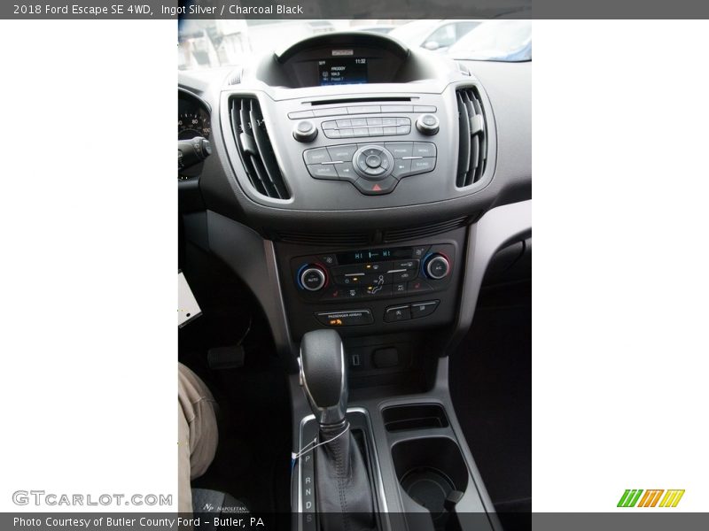 Ingot Silver / Charcoal Black 2018 Ford Escape SE 4WD