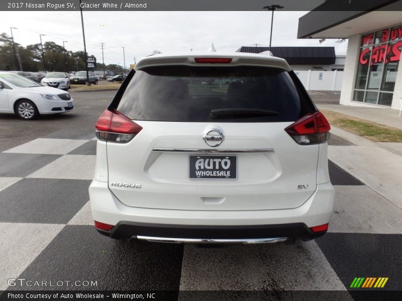 Glacier White / Almond 2017 Nissan Rogue SV