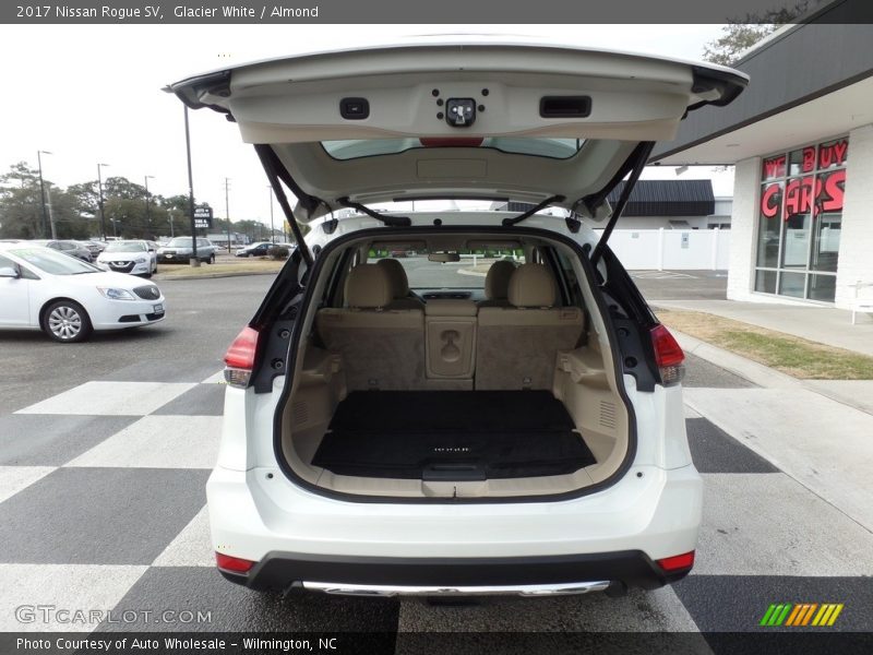 Glacier White / Almond 2017 Nissan Rogue SV