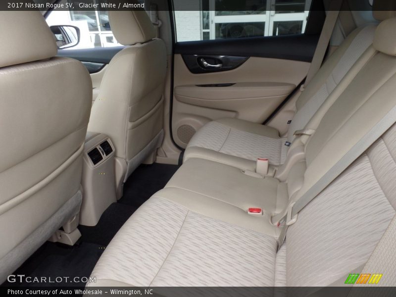 Glacier White / Almond 2017 Nissan Rogue SV