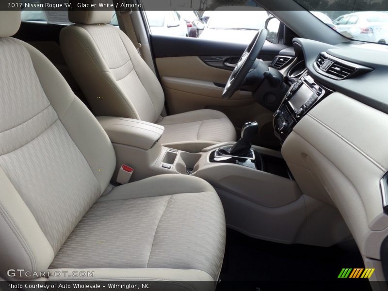 Glacier White / Almond 2017 Nissan Rogue SV