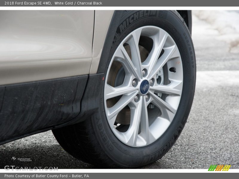 White Gold / Charcoal Black 2018 Ford Escape SE 4WD