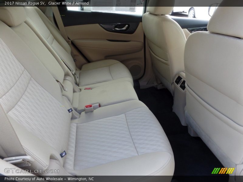 Glacier White / Almond 2017 Nissan Rogue SV