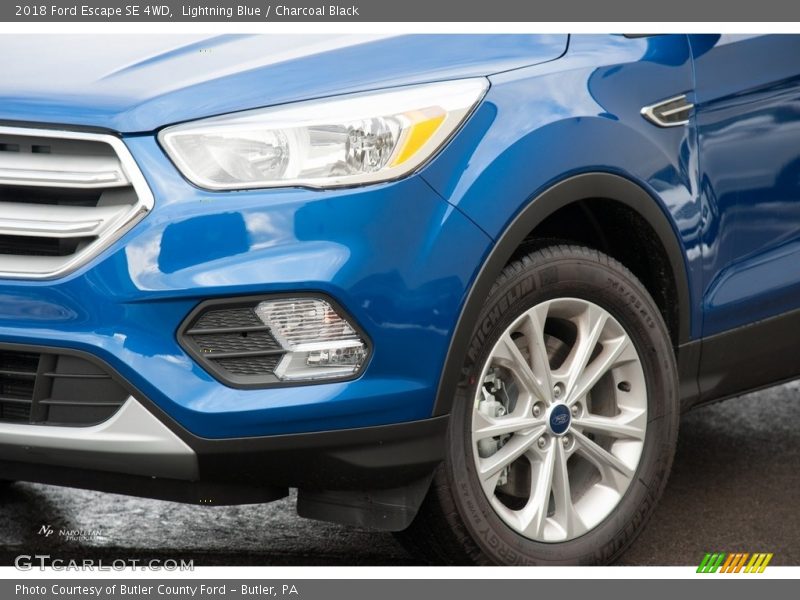 Lightning Blue / Charcoal Black 2018 Ford Escape SE 4WD