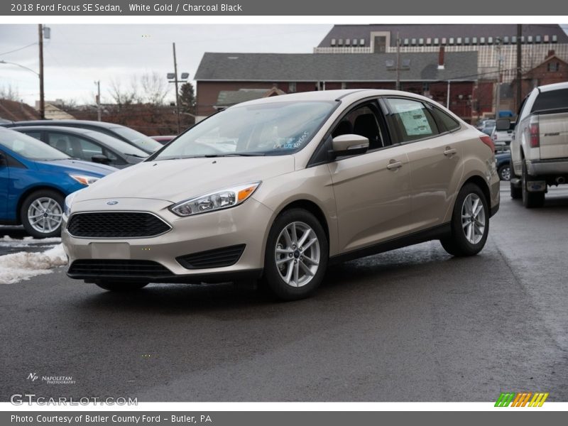 White Gold / Charcoal Black 2018 Ford Focus SE Sedan