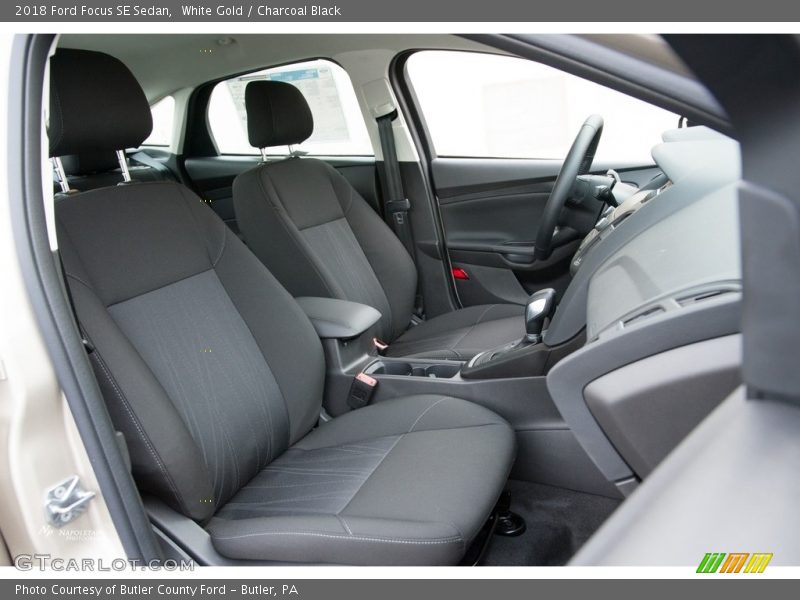 White Gold / Charcoal Black 2018 Ford Focus SE Sedan