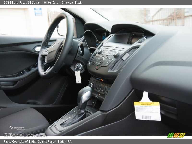 White Gold / Charcoal Black 2018 Ford Focus SE Sedan