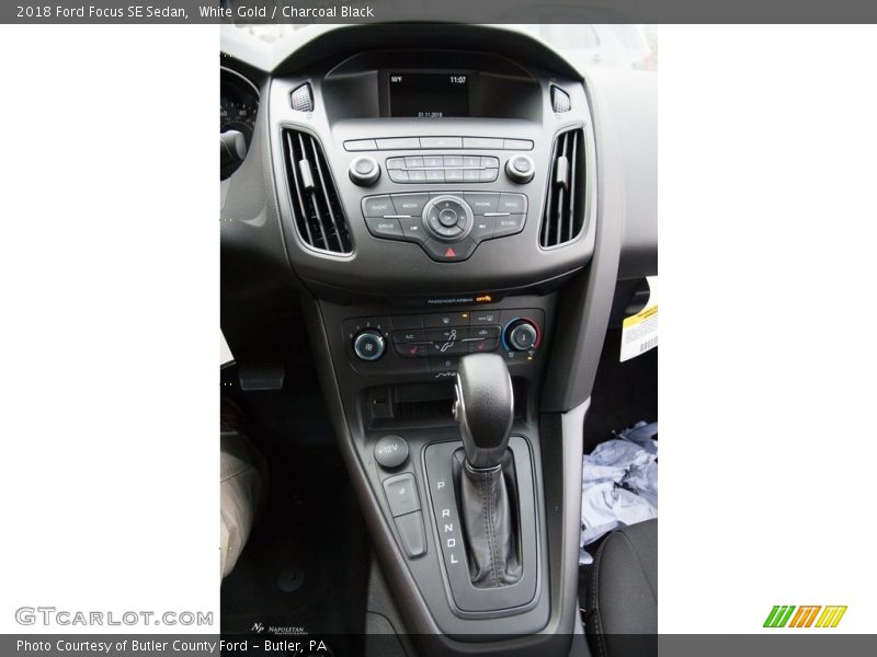 White Gold / Charcoal Black 2018 Ford Focus SE Sedan