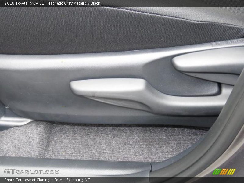 Magnetic Gray Metallic / Black 2018 Toyota RAV4 LE