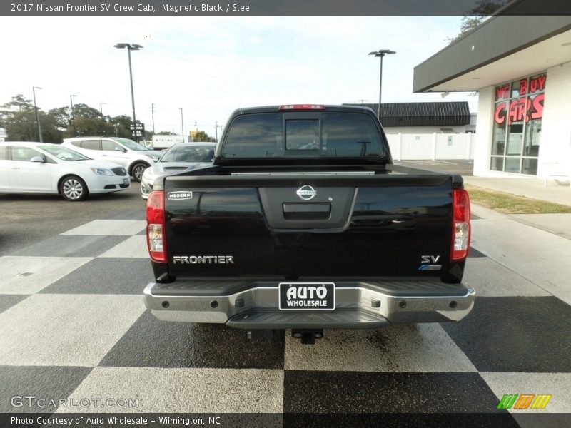 Magnetic Black / Steel 2017 Nissan Frontier SV Crew Cab