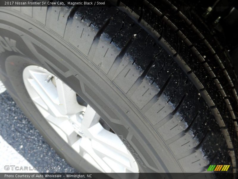 Magnetic Black / Steel 2017 Nissan Frontier SV Crew Cab