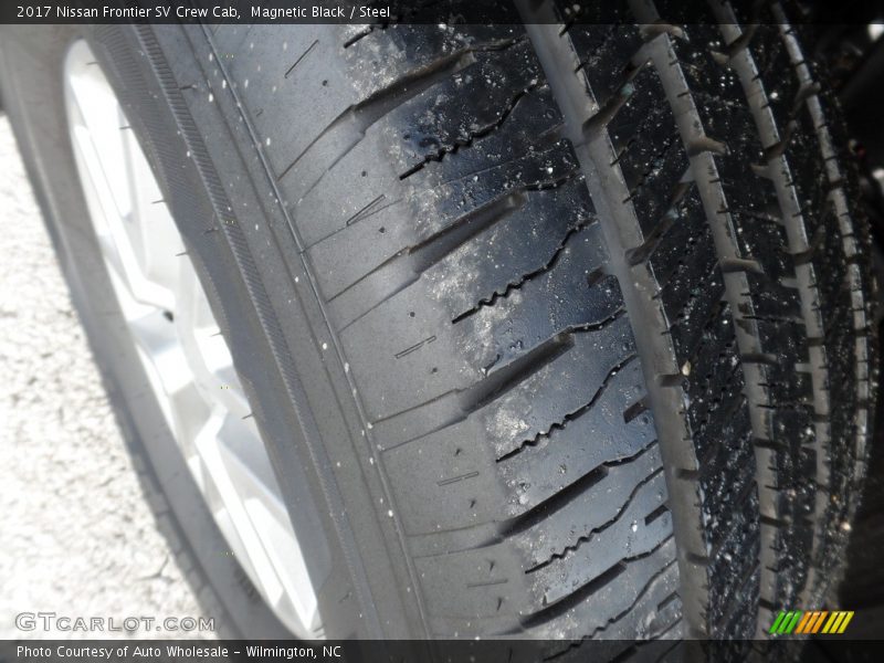 Magnetic Black / Steel 2017 Nissan Frontier SV Crew Cab