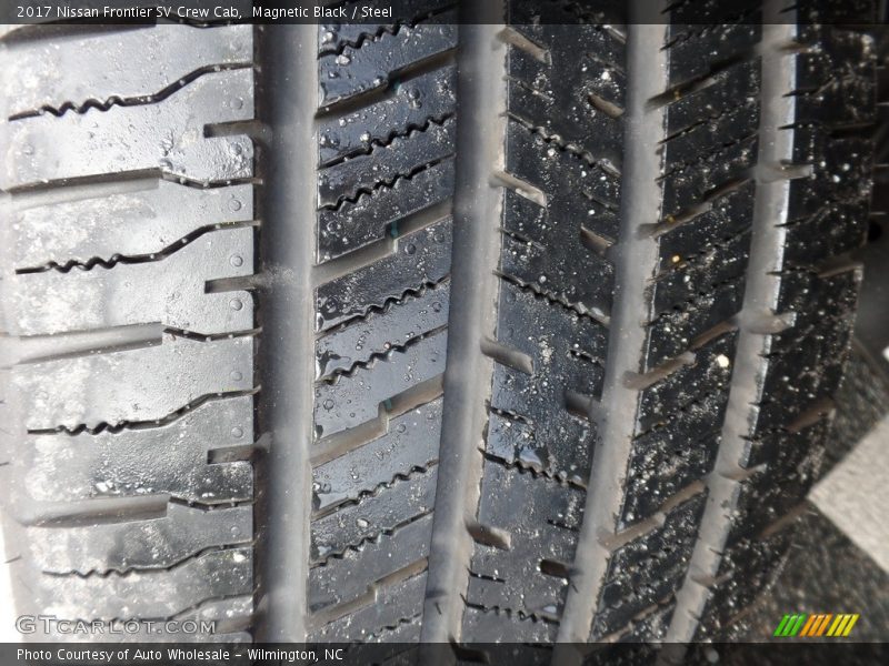 Magnetic Black / Steel 2017 Nissan Frontier SV Crew Cab