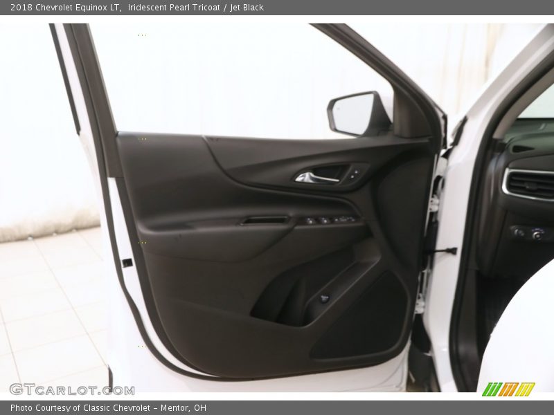 Iridescent Pearl Tricoat / Jet Black 2018 Chevrolet Equinox LT