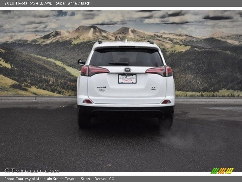 Super White / Black 2018 Toyota RAV4 LE AWD