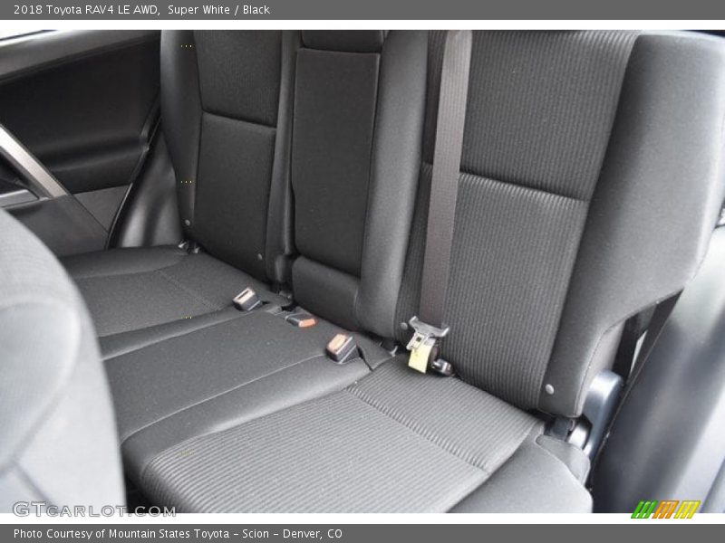Super White / Black 2018 Toyota RAV4 LE AWD