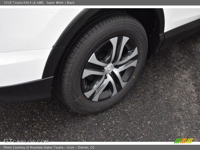 Super White / Black 2018 Toyota RAV4 LE AWD