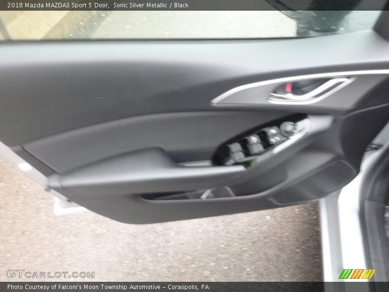 Sonic Silver Metallic / Black 2018 Mazda MAZDA3 Sport 5 Door