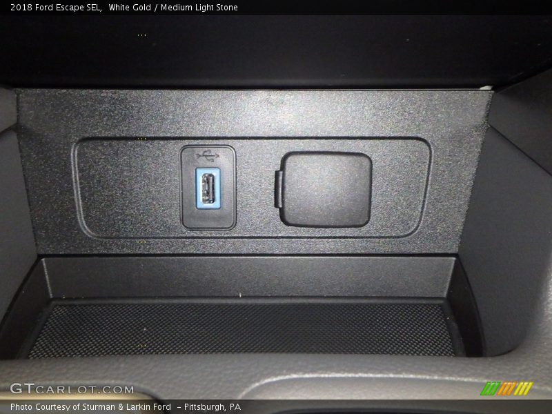 White Gold / Medium Light Stone 2018 Ford Escape SEL