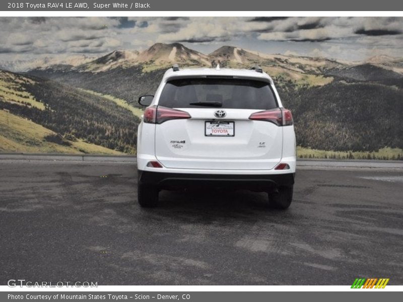 Super White / Black 2018 Toyota RAV4 LE AWD