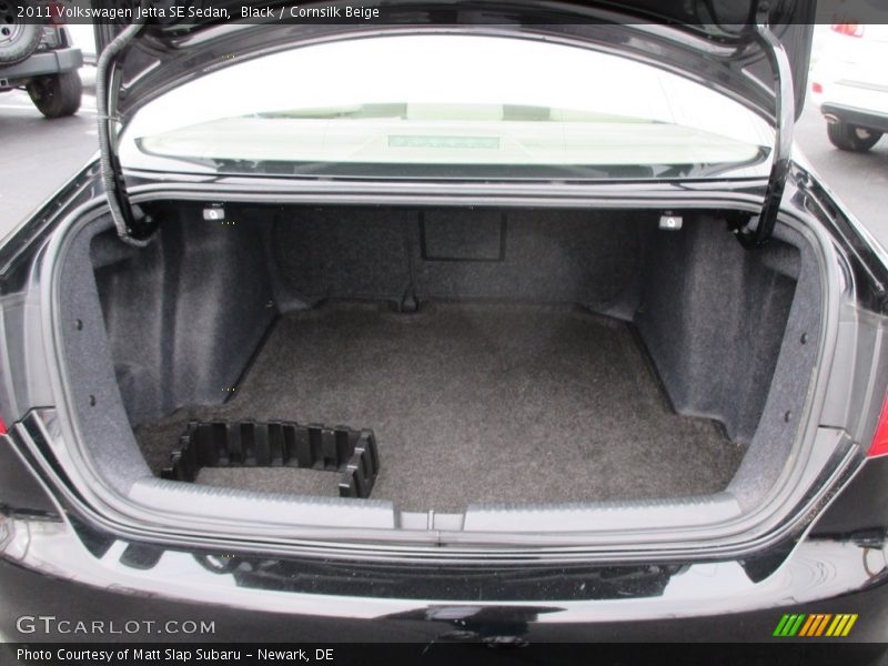 Black / Cornsilk Beige 2011 Volkswagen Jetta SE Sedan