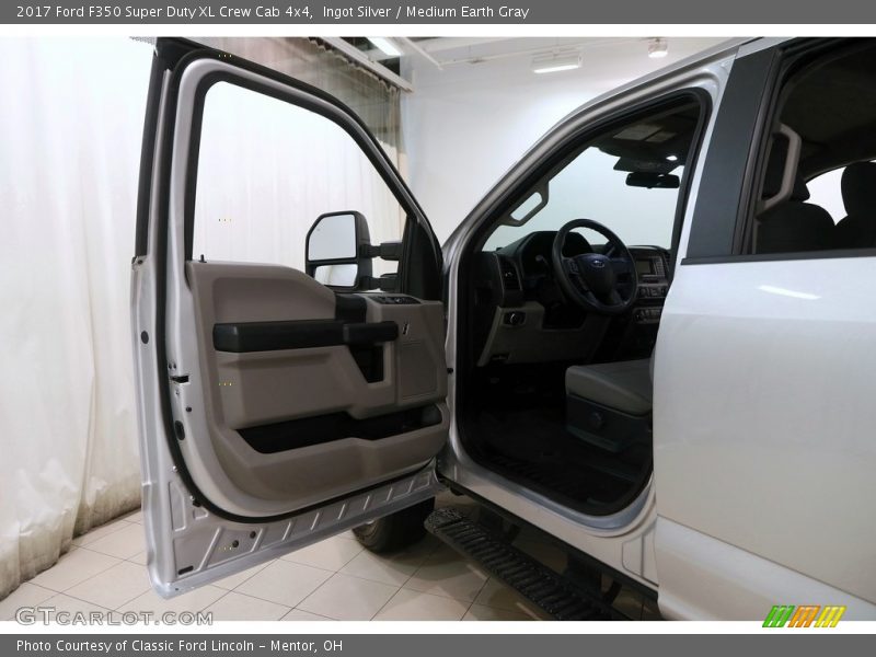 Ingot Silver / Medium Earth Gray 2017 Ford F350 Super Duty XL Crew Cab 4x4