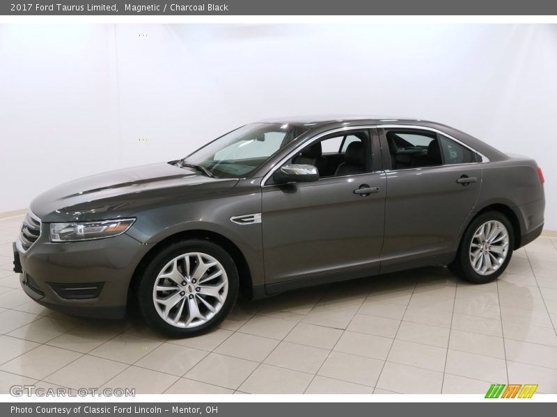 Front 3/4 View of 2017 Taurus Limited