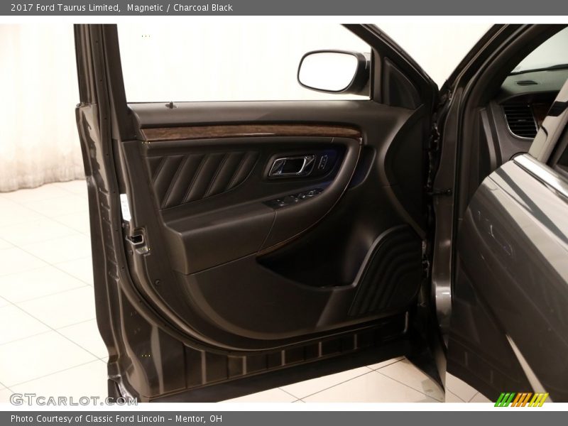 Door Panel of 2017 Taurus Limited