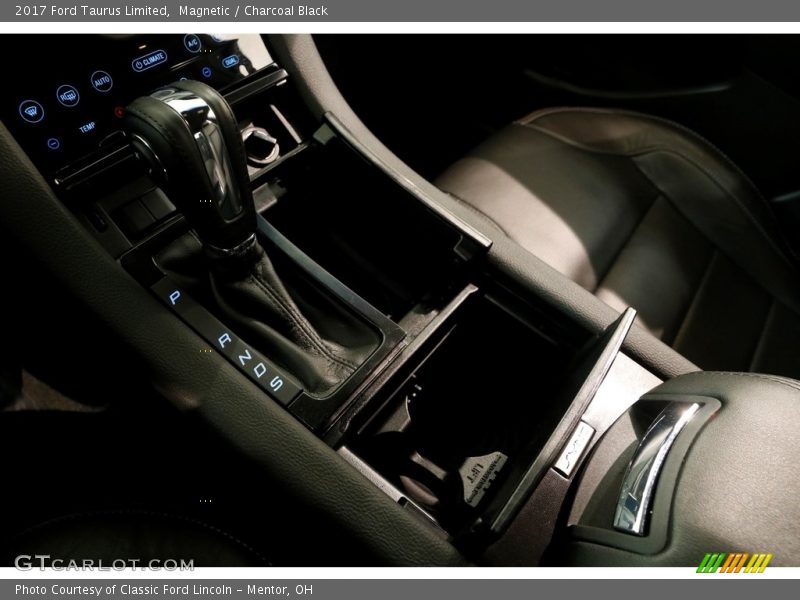 Magnetic / Charcoal Black 2017 Ford Taurus Limited