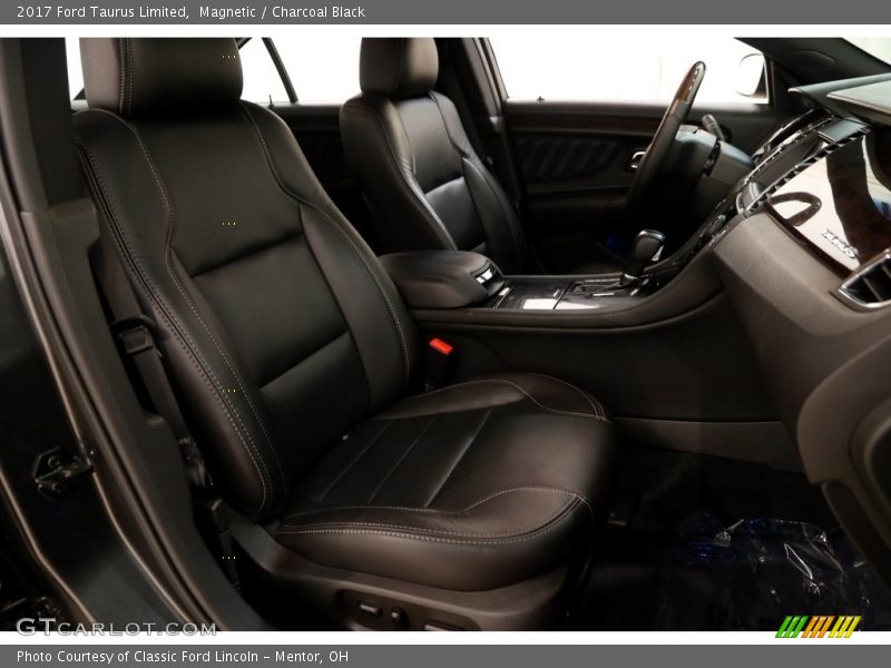 Magnetic / Charcoal Black 2017 Ford Taurus Limited