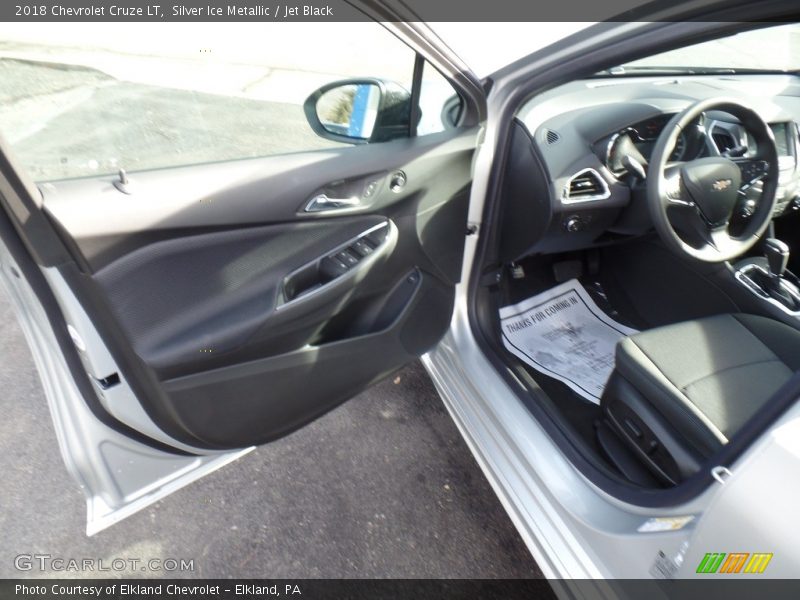 Silver Ice Metallic / Jet Black 2018 Chevrolet Cruze LT