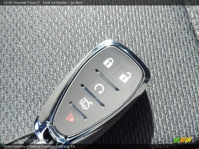 Silver Ice Metallic / Jet Black 2018 Chevrolet Cruze LT