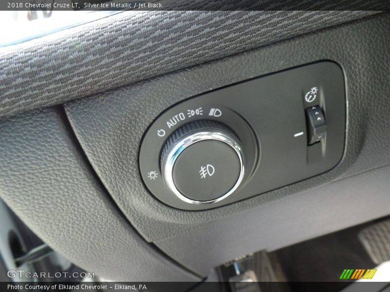 Silver Ice Metallic / Jet Black 2018 Chevrolet Cruze LT