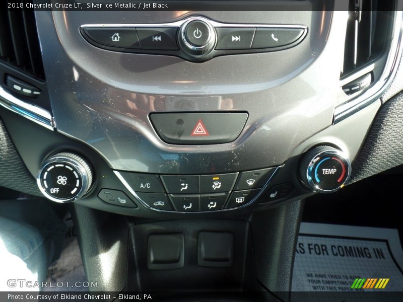 Silver Ice Metallic / Jet Black 2018 Chevrolet Cruze LT