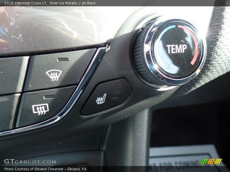 Silver Ice Metallic / Jet Black 2018 Chevrolet Cruze LT