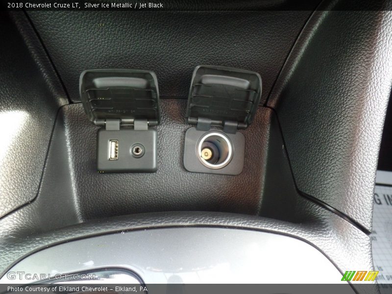 Silver Ice Metallic / Jet Black 2018 Chevrolet Cruze LT